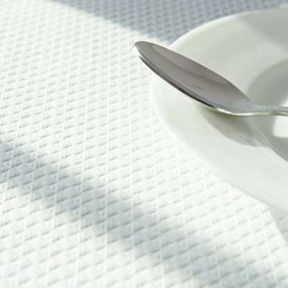 Image de Nappe papier gaufré bords droits blanche 70x70 /500